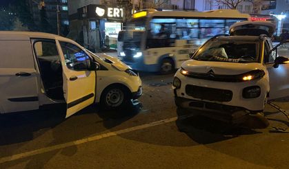 Diyarbakır’da korkutan kaza! İki araç kafa kafaya çarpıştı