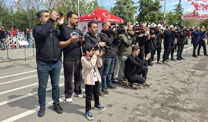 Diyarbakır’da 23 Nisan kutlamalarında “Minik Gazeteci” ilgi odağı oldu