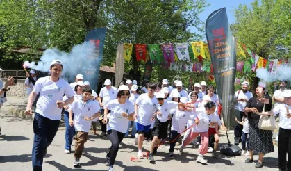 Diyarbakır’da halaylar ve koşularla dil bayramı kutlandı