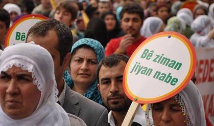 Diyarbakır’da yüzlerce kişi yürüdü: Kürtçeye statü, anadilde eğitim