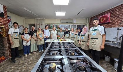 Diyarbakır'da vatandaşlara aşure ikramı