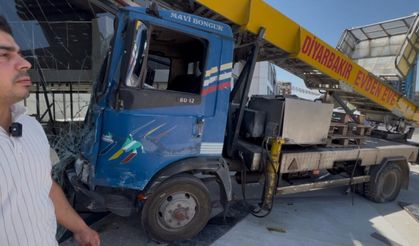 Diyarbakır’da facia ucuz atlatıldı; Yük asansörü kafenin içine girdi