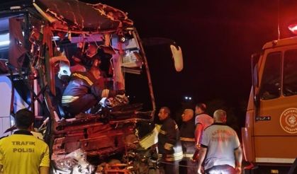 Gaziantep’te yolcu otobüsü tırla çarpıştı: Ölü ve yaralılar var