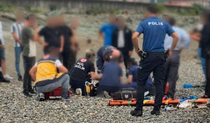Rize’de denize giren 2 kardeşten acı haber: Biri hayatını kaybetti, diğeri aranıyor