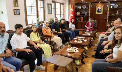 Diyarbakır’ın LGS birincileri Başkan Bucak’la buluştu