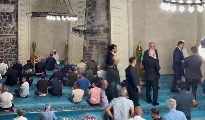 Bakan Çiftçi’den Diyarbakır Ulu Camii’de mest eden Kur’an tilaveti!