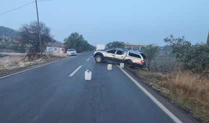 Diyarbakır’da yağış kazaya neden oldu: Pikap takla attı