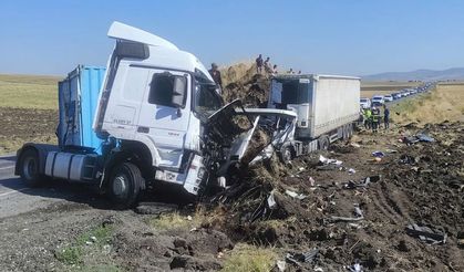 Siverek-Diyarbakır yolunda kaza: Tır şarampole girdi