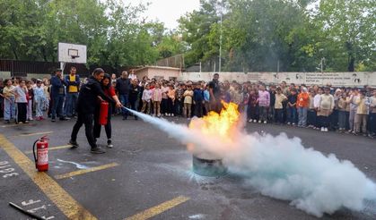 Diyarbakır’da öğrenci ve öğretmenlere afet eğitimi verildi