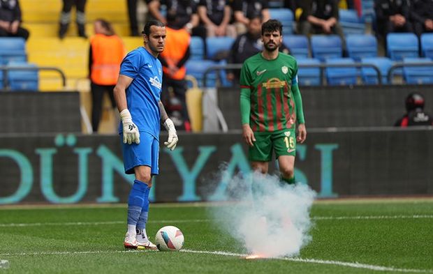 Amedspor maçı sonrası tribünler isyan etti: Yönetim istifa!