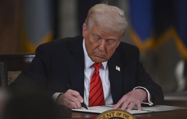 Donald Trump’tan şok itiraf: “Kürtlere çok silah gönderdik!”