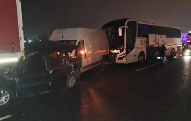 17 araç birbirine girdi! Ankara yönü ulaşıma kapandı