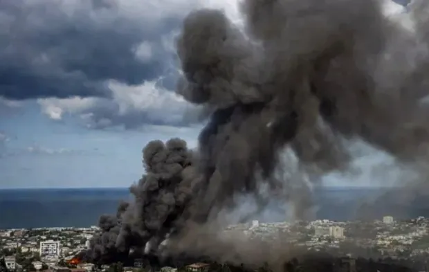 Askeri uçak düştü: Çok sayıda kişi öldü