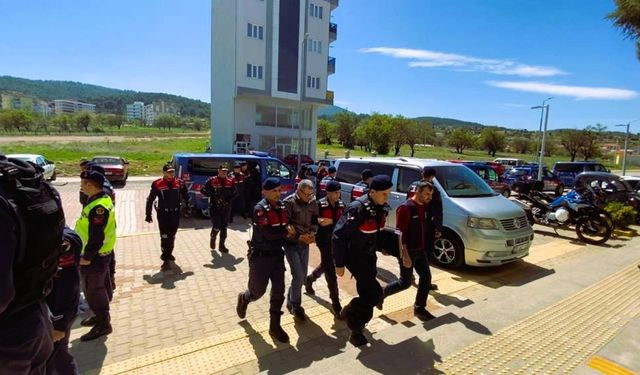 Kardeşini ve yengesini öldürmüştü, adliyeye sevk edildi