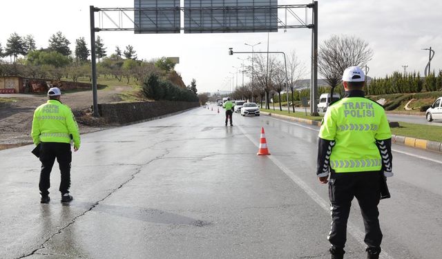 8 günde 72 kişiye yollar mezar oldu
