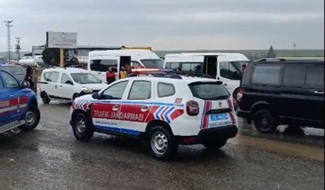 Öğretmenleri taşıyan minibüs kaza yaptı: Yaralılar var