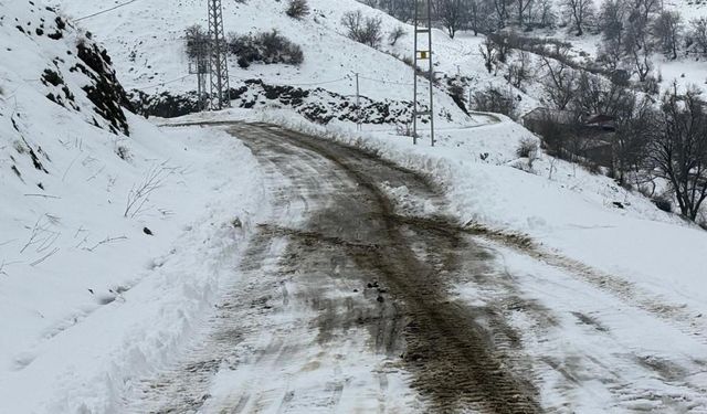Kapanan köy yolu ulaşıma açıldı