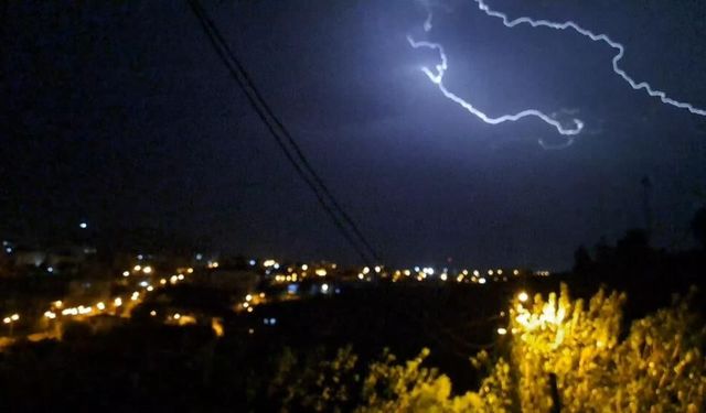 Diyarbakır’da gece gündüze döndü! Çermik’te şimşek şöleni