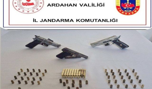Ardahan'da ruhsatsız tabanca ele geçirildi