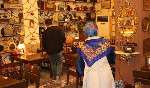 Diyarbakır’da müşterilerini eski zamana götüren kafe