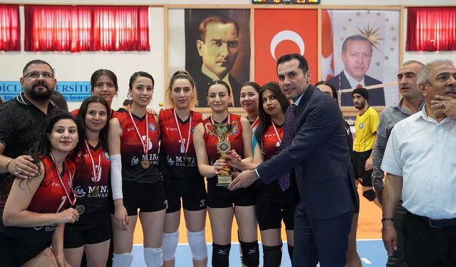 Diyarbakır Dicle Üniversitesi’nde final coşkusu