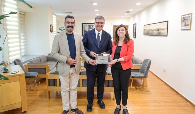 Diyarbakır Eş Başkanları İzmir Büyükşehir Belediyesini ziyaret etti