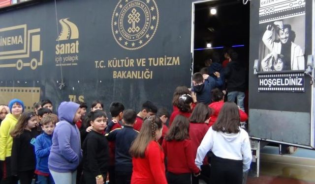 "Gezen Sinema" tırı, 7 yılda 358 ilçeye ulaştı
