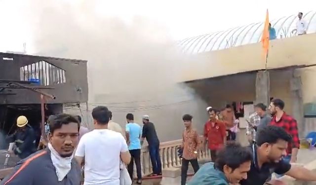 Kısa devreden çıkan yangında 17 kişi öldü