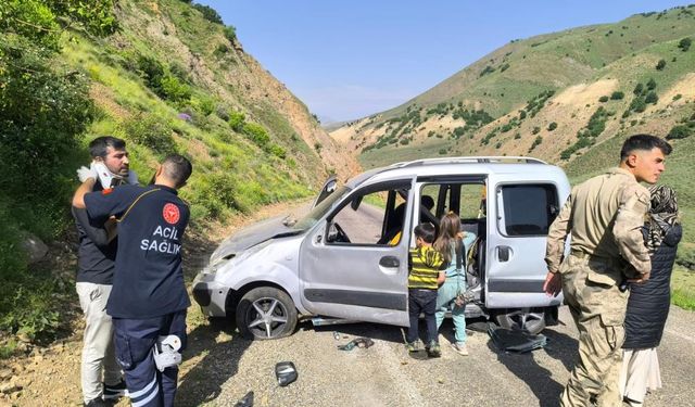 Yanlış yola giren aile kaza yaptı: 5 yaralı