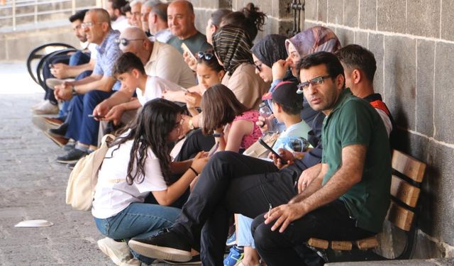 Diyarbakır kavruluyor! Hissedilen sıcaklık 45 dereceyi aştı