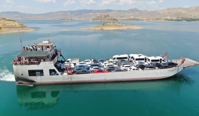 Feribotlar bayramda doldu taştı