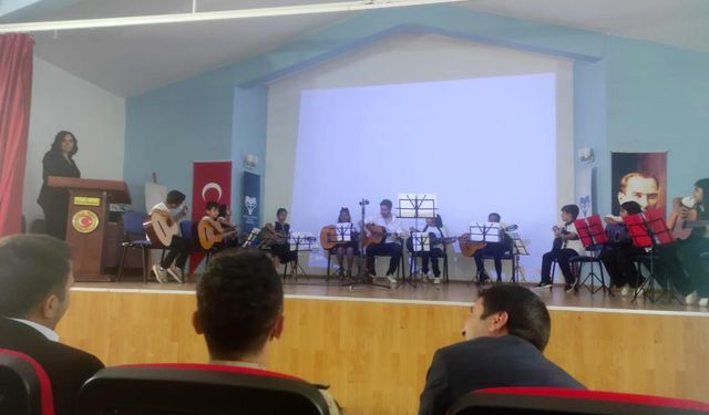 Dicle HEM'de öğrenme sevinci sahnelere taştı