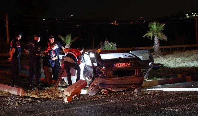 İki otomobil çarpıştı: 2 ölü, 3 yaralı