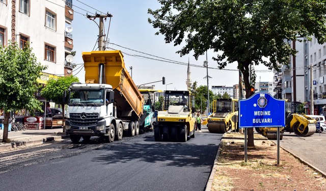 Diyarbakır'da Medine Bulvarı asfaltlanıyor