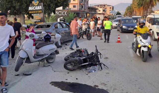 Motosiklet otomobile ok gibi saplandı: 1 ölü