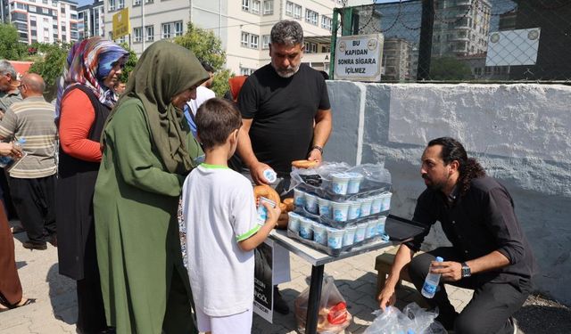 YKS öncesi simit ve ayran dağıtıldı