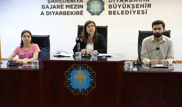 Diyarbakır'da Eş Başkan Bucak'tan ruhsat uyarısı