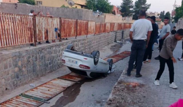 Otomobil tahliye kanalına uçtu