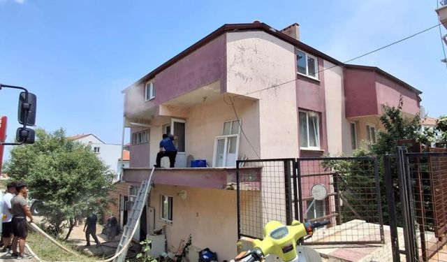 Kurban ile uğraşan ailenin evi yandı