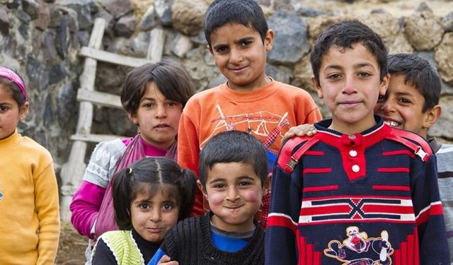Bayramlık hayal oldu: Her 10 çocuktan 1’i yeni giysi giyemiyor!