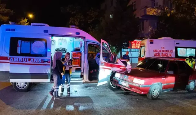 Kayseri’de ambulans ile otomobil çarpıştı: 2 yaralı