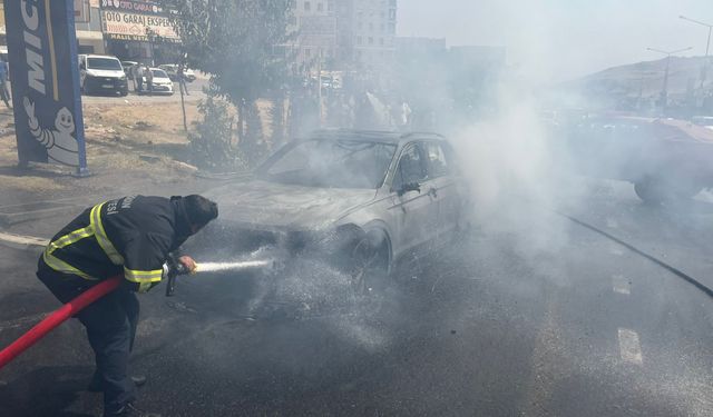 Mardin'de seyir halindeki otomobilde yangın