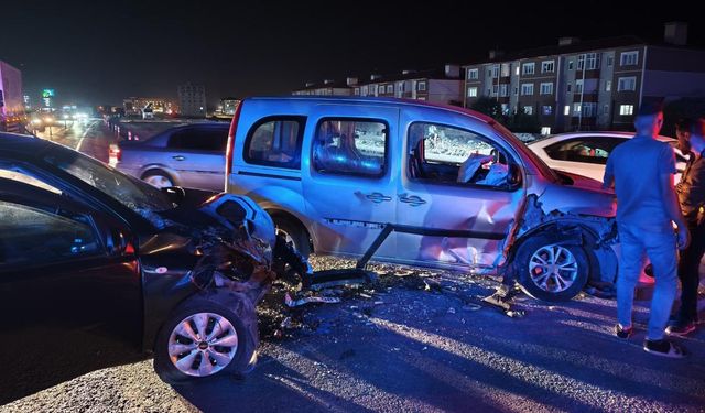 Bitlis'te trafik kazası: Çok sayıda yaralı var