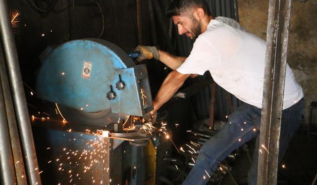 Diyarbakır'da demircilerin kavurucu sıcaklarla mücadelesi