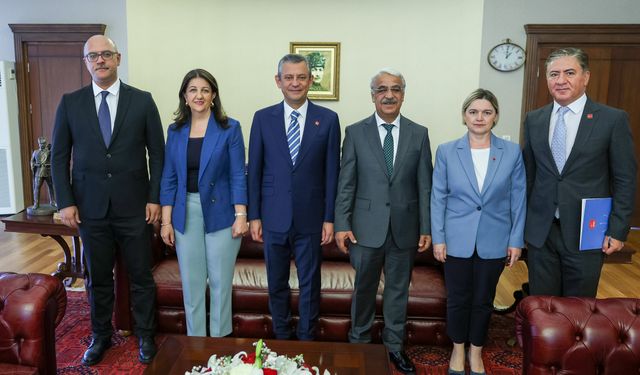 DEM Parti İmralı heyetinden CHP lideri Özel'e ziyaret