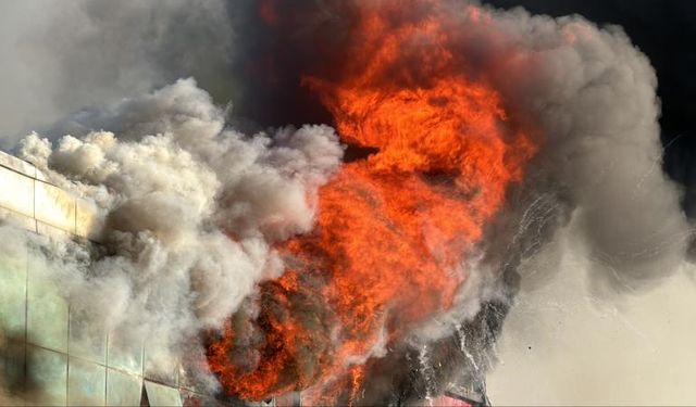 Diyarbakır'da  kereste fabrikasında korkutan yangın