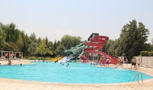 Havuzlar sıcaklar için kurtarıcı oldu