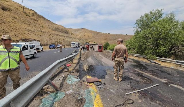 Diyarbakır Ergani’de itfaiye aracı devrildi: 1 ağır 3 yaralı