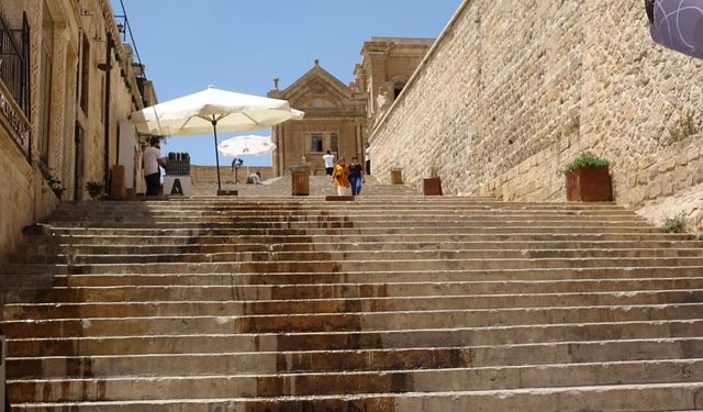 Mardin'de cadde ve sokaklar boş kaldı