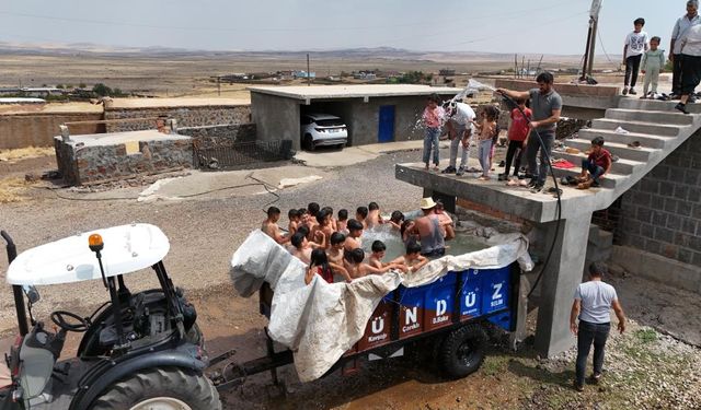 Diyarbakır’da çocuklar için traktör römorku havuza çevrildi